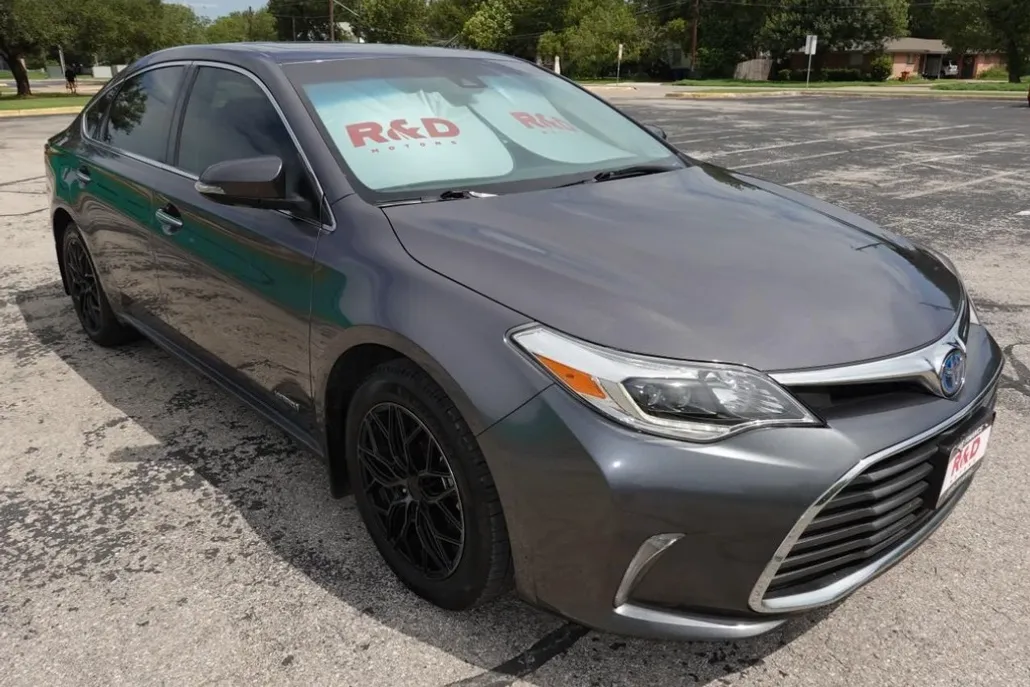 2016 Toyota Avalon Hybrid Limited photo 1