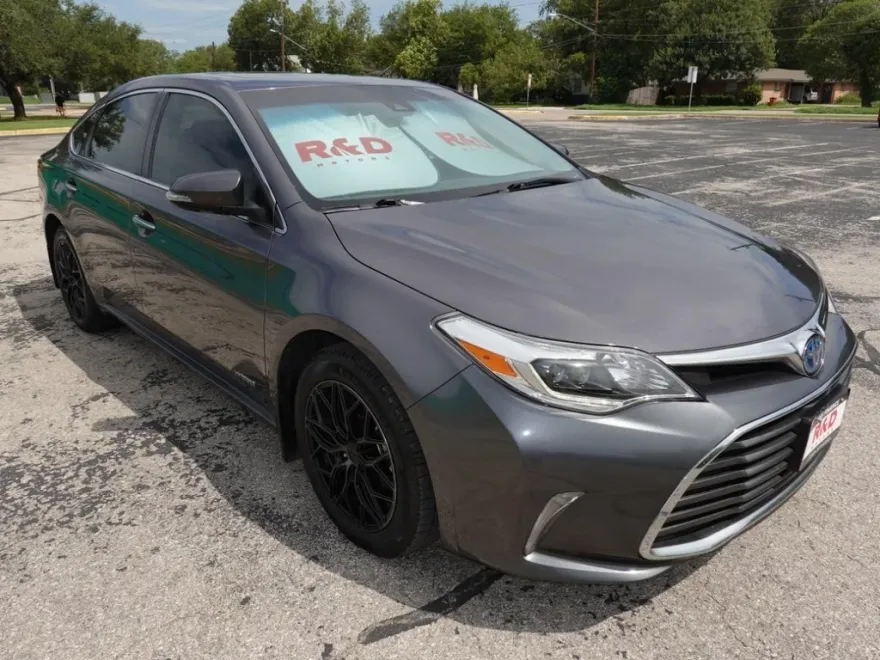 2016 Toyota Avalon Hybrid Limited photo 1