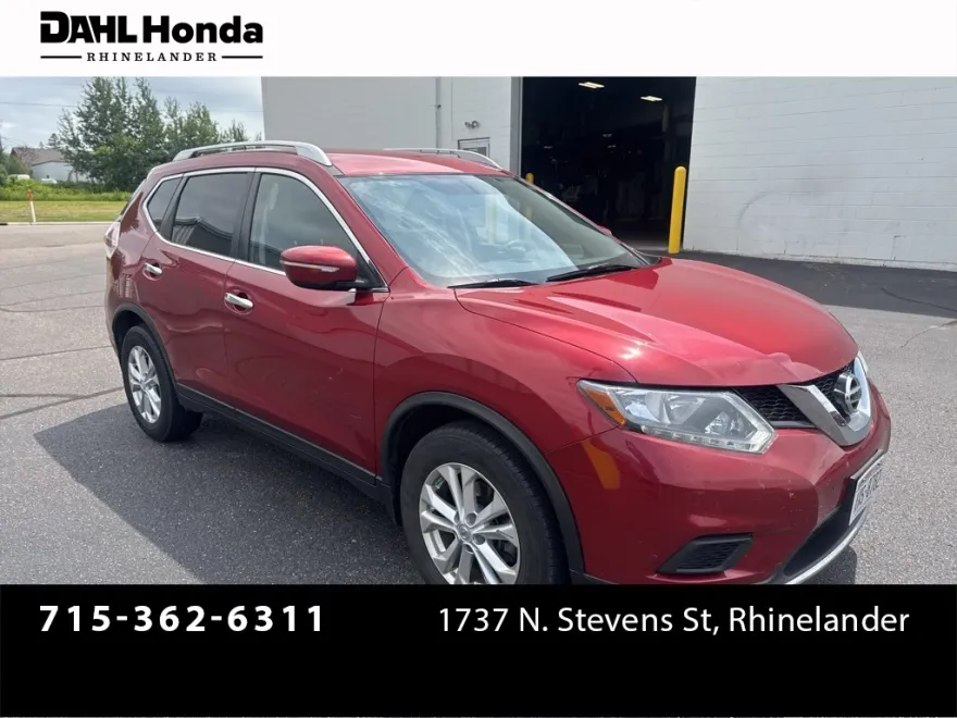2015 Nissan Rogue SV photo 1