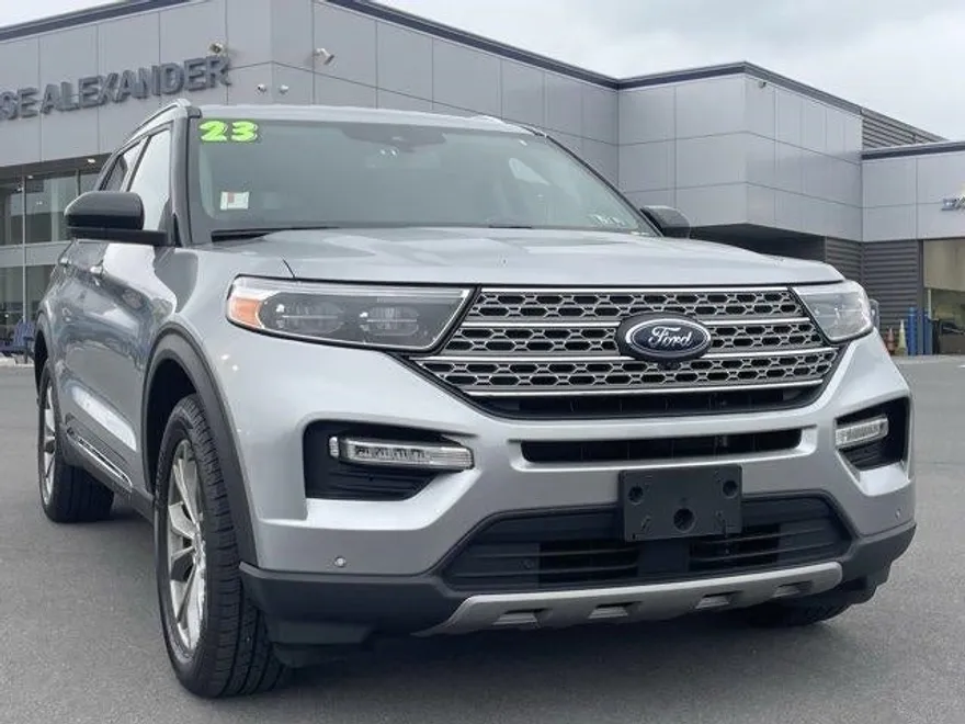 2023 Ford Explorer Limited photo 1