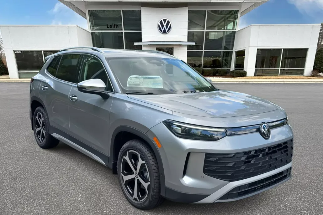 2025 Volkswagen Tiguan SE photo 1