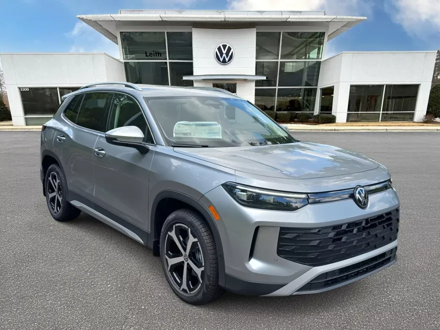 2025 Volkswagen Tiguan SE photo 1