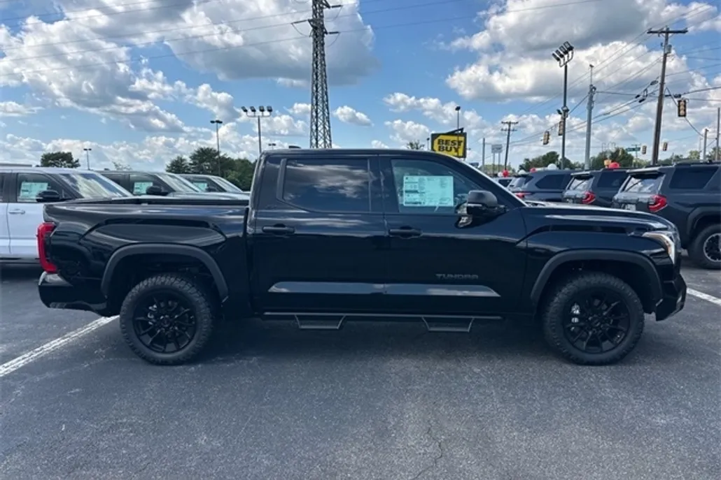 2025 Toyota Tundra SR5 CrewMax photo 1