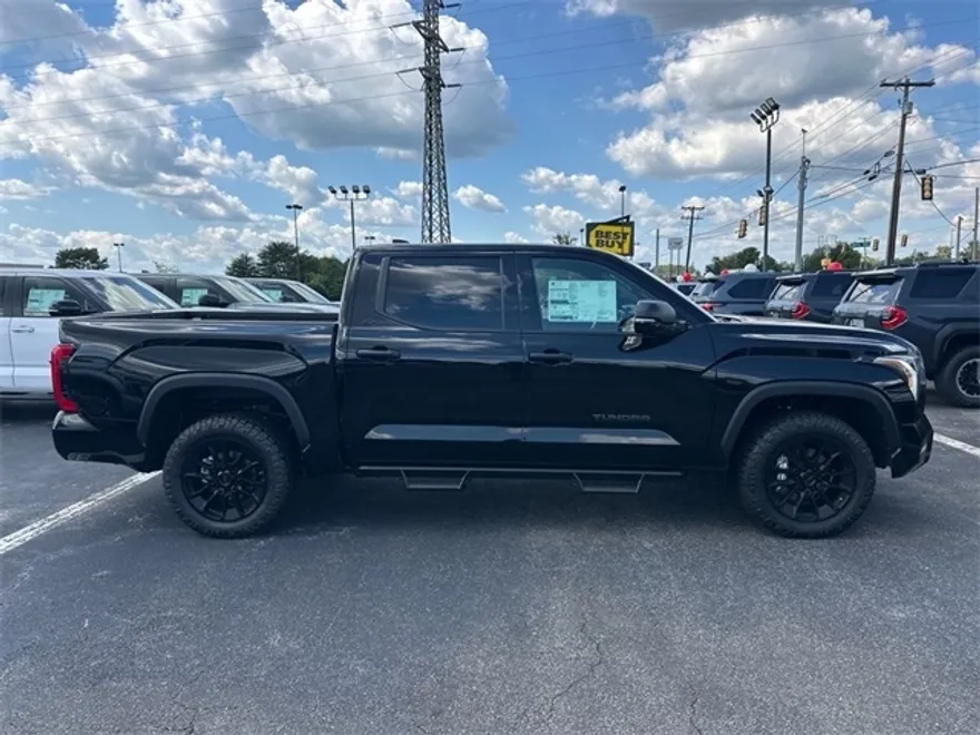 2025 Toyota Tundra SR5 CrewMax photo 1