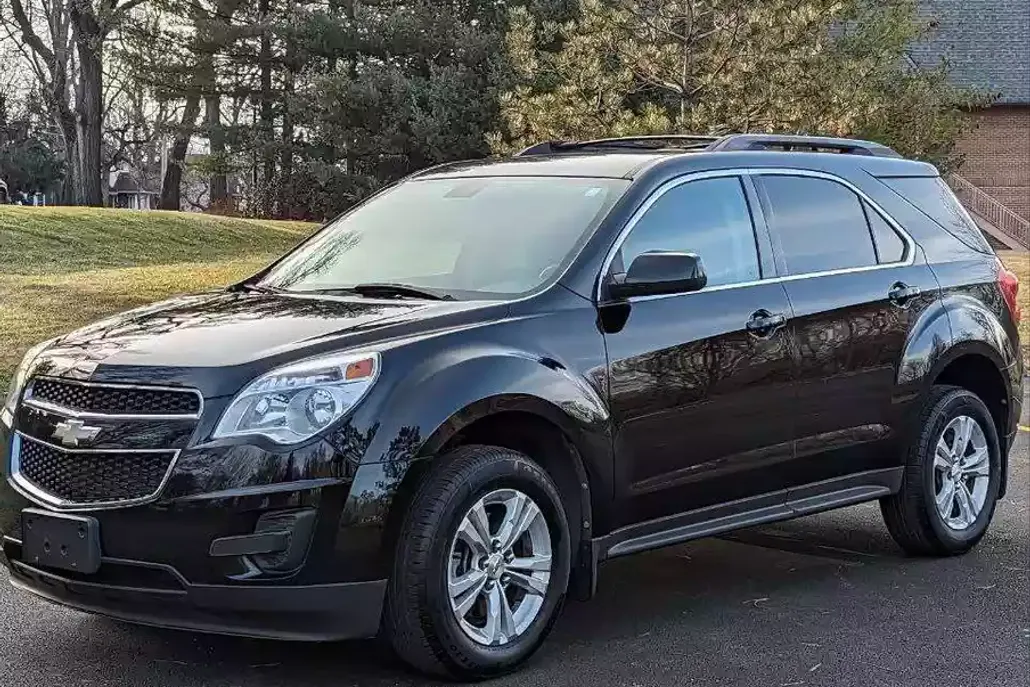 2011 Chevrolet Equinox LT photo 1