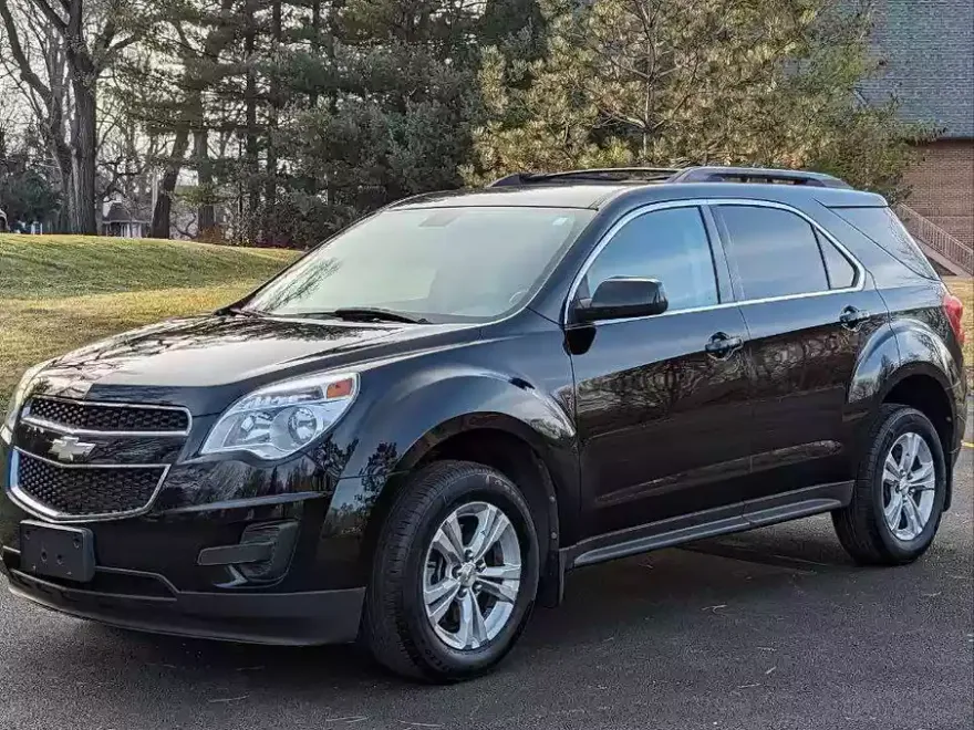 2011 Chevrolet Equinox LT photo 1