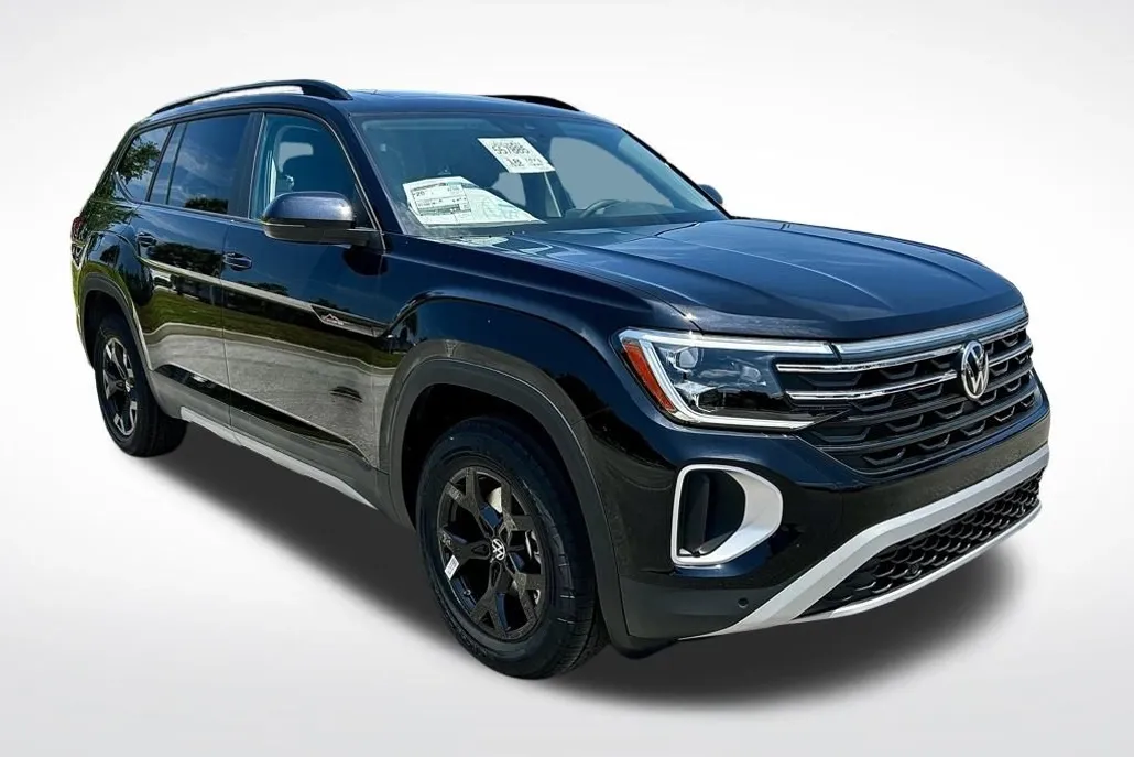 2025 Volkswagen Atlas Peak Edition SE photo 1