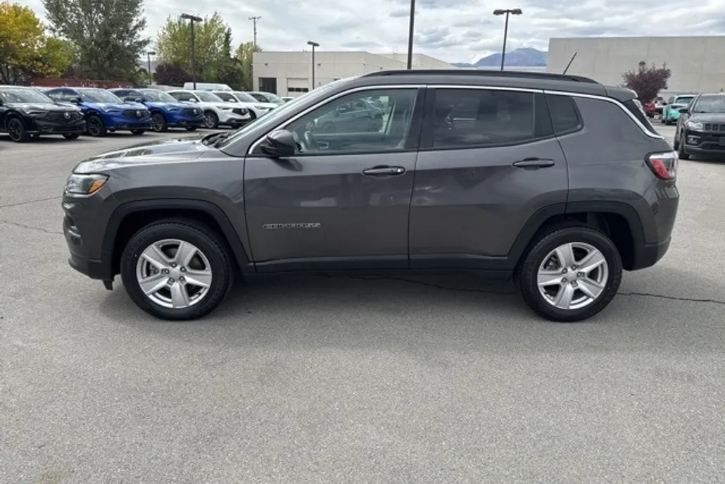 2022 Jeep Compass Latitude photo 1