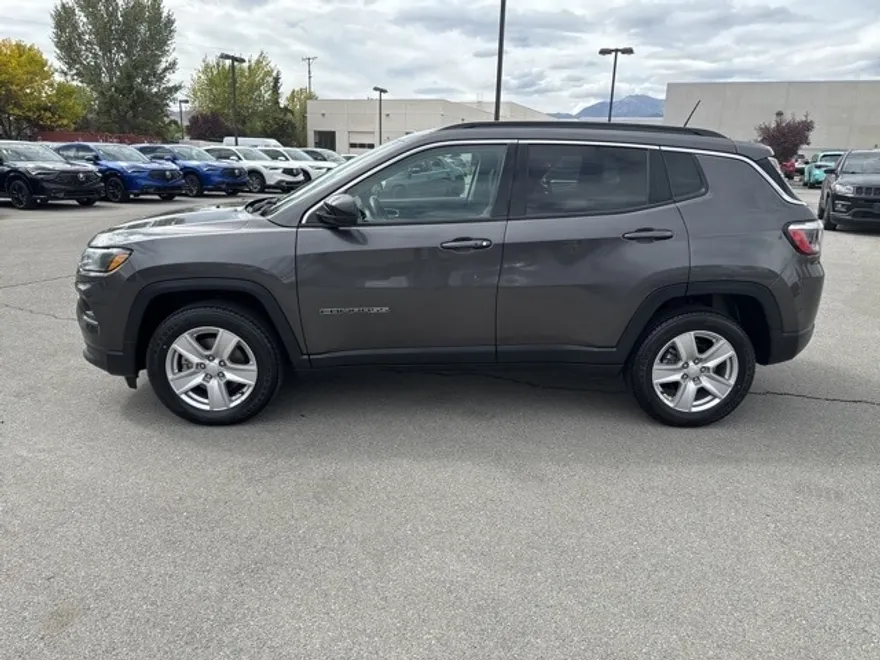 2022 Jeep Compass Latitude photo 1
