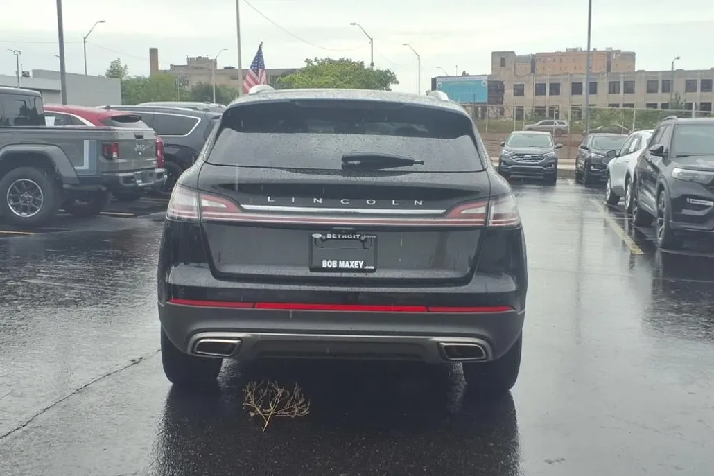 2022 Lincoln Nautilus Standard photo 1