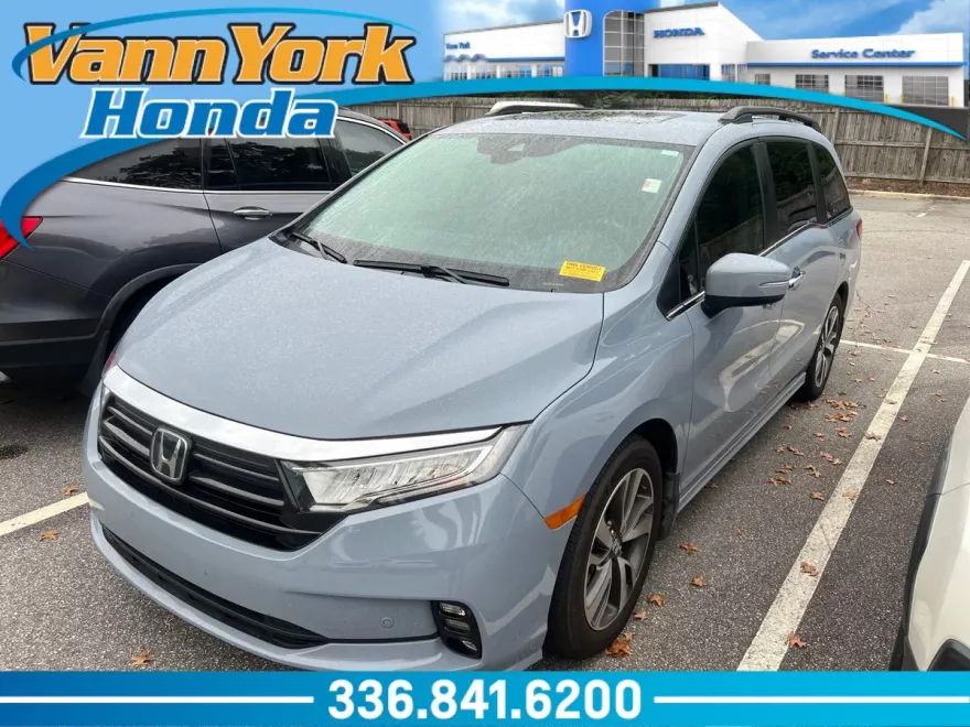 2024 Honda Odyssey Touring photo 1
