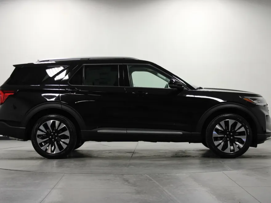2025 Ford Explorer Platinum photo 1