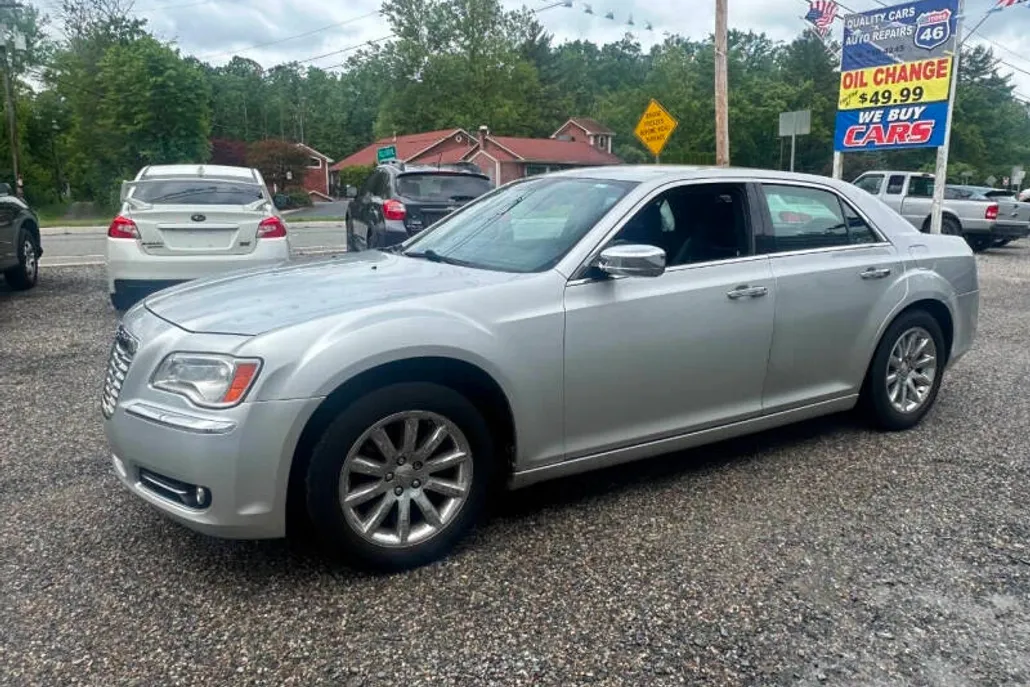2012 Chrysler 300 Limited photo 1