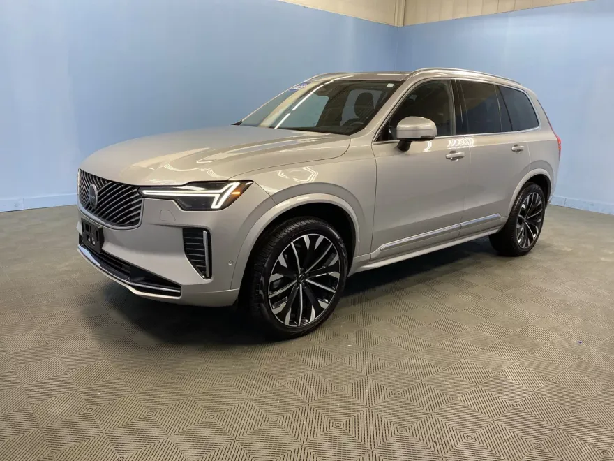 2025 Volvo XC90 Plus photo 1