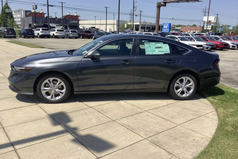 2025 Honda Accord LX photo 1