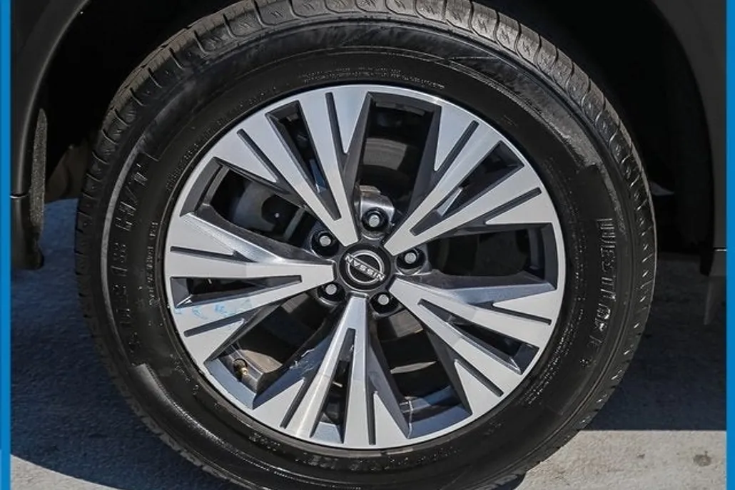 2023 Nissan Rogue SV photo 1