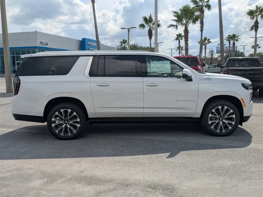 2025 Chevrolet Suburban High Country photo 1
