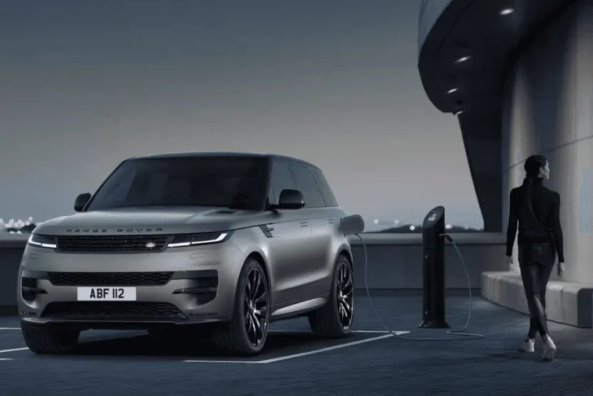 2025 Land Rover Range Rover SE photo 1