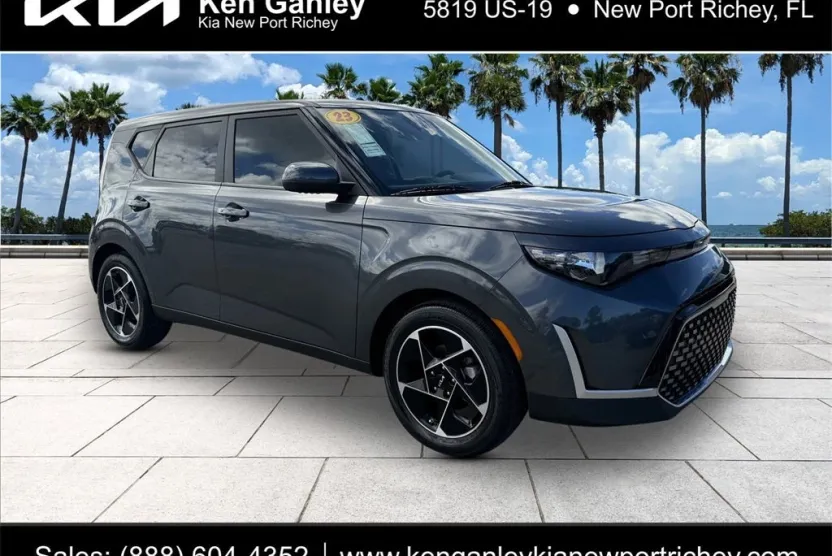 2023 Kia Soul EX photo 1