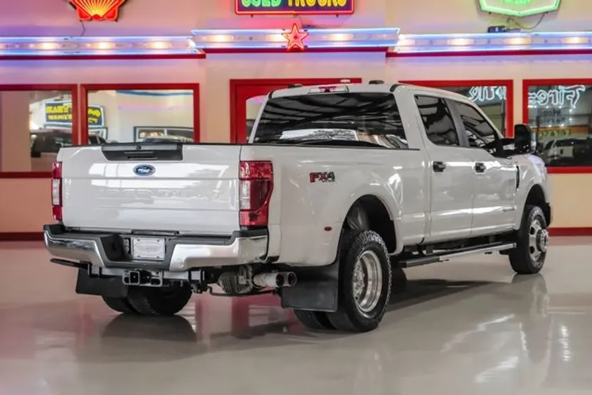 2022 Ford F-350 XL photo 1