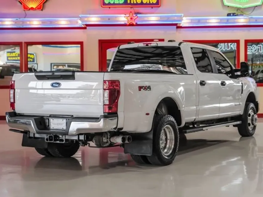 2022 Ford F-350 XL photo 1