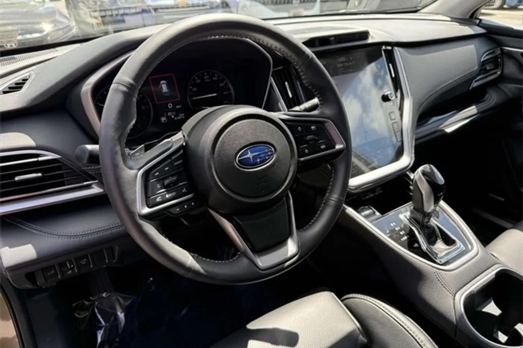 2025 Subaru Outback Touring photo 1