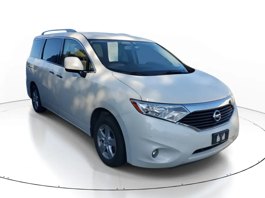 2017 Nissan Quest SV photo 1