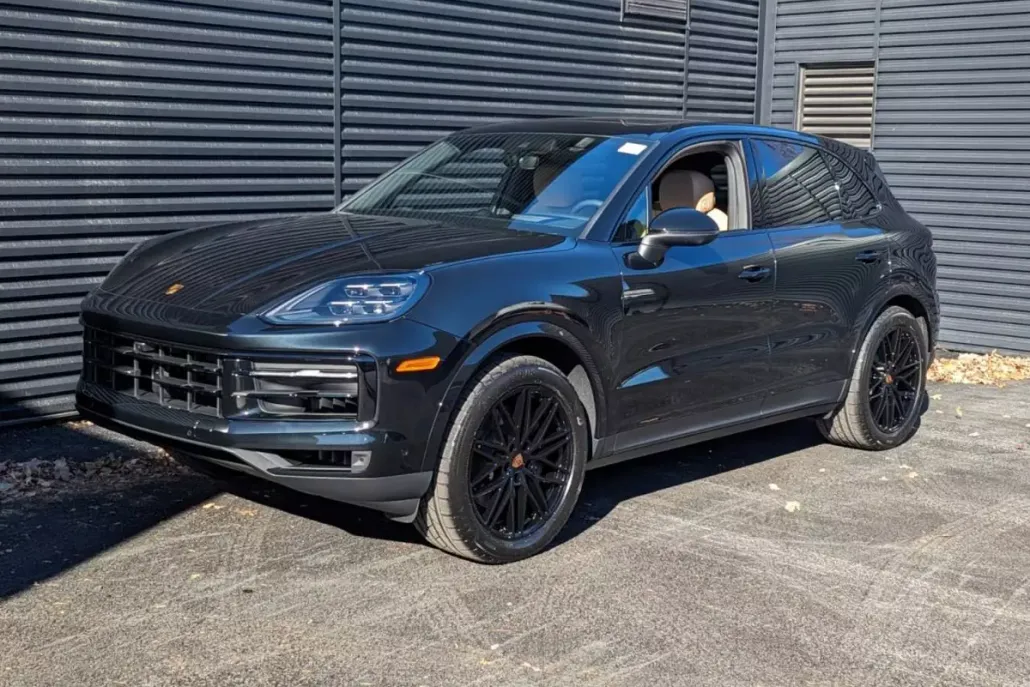 2025 Porsche Cayenne Base photo 1