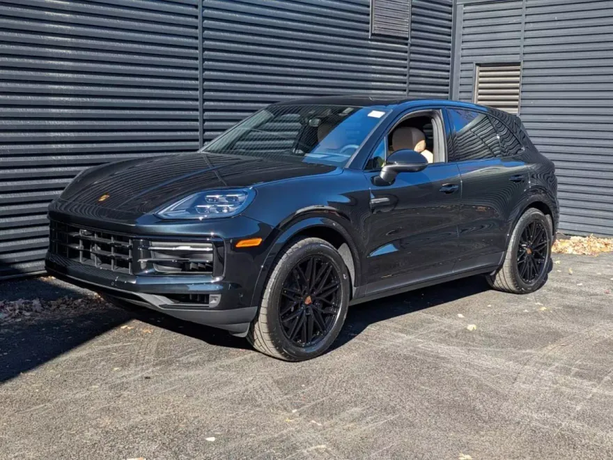 2025 Porsche Cayenne Base photo 1