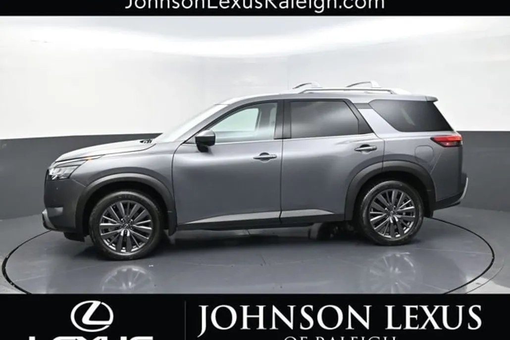2023 Nissan Pathfinder SL photo 1