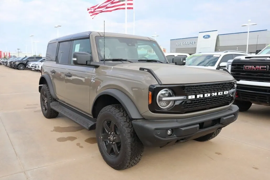 2025 Ford Bronco Outer Banks photo 1