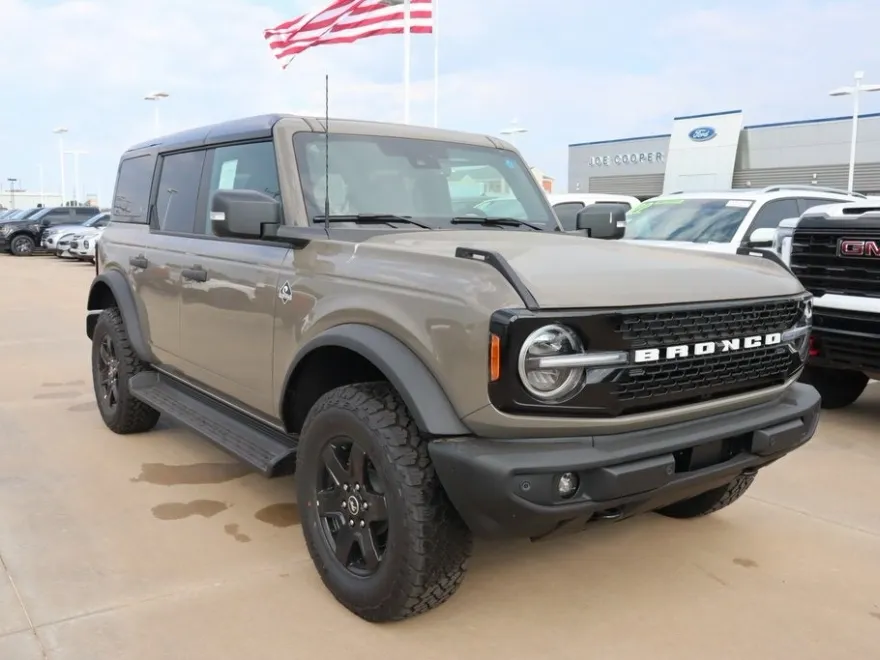 2025 Ford Bronco Outer Banks photo 1