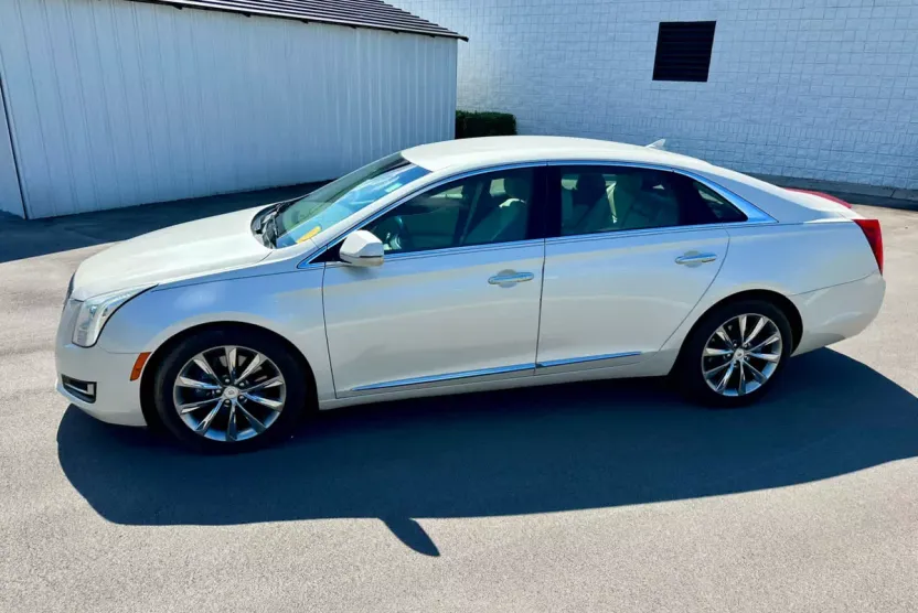 2013 Cadillac XTS Base photo 1