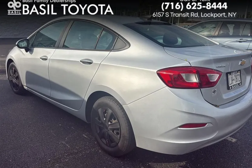 2018 Chevrolet Cruze LS photo 1