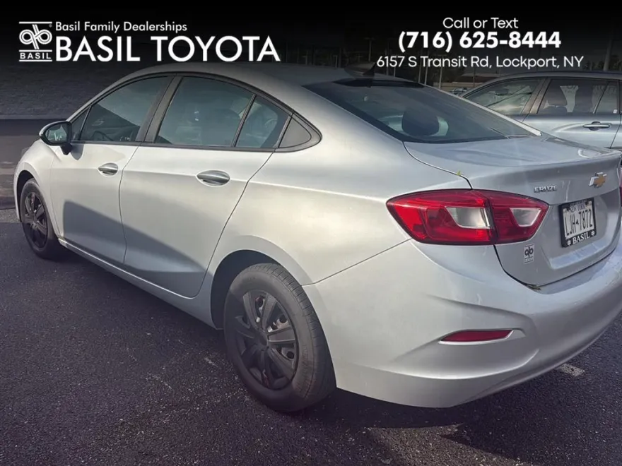 2018 Chevrolet Cruze LS photo 1