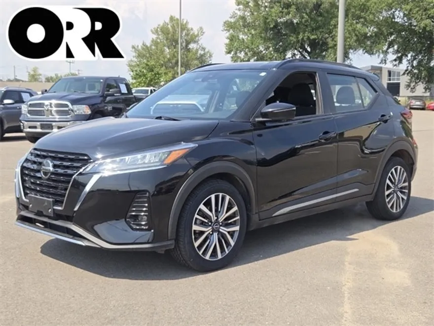 2024 Nissan Kicks SR photo 1