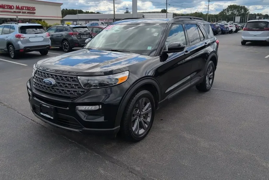 2022 Ford Explorer XLT photo 1