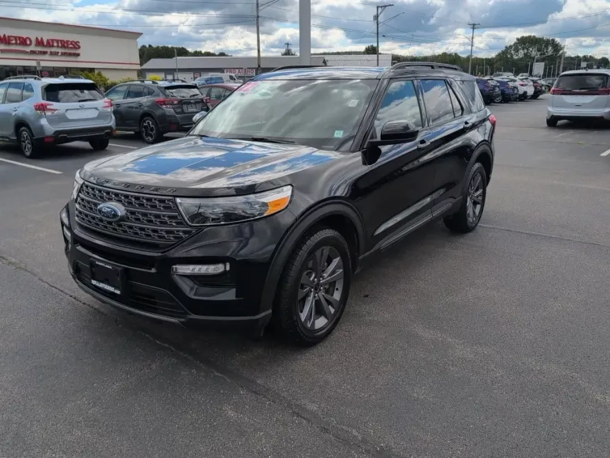 2022 Ford Explorer XLT photo 1