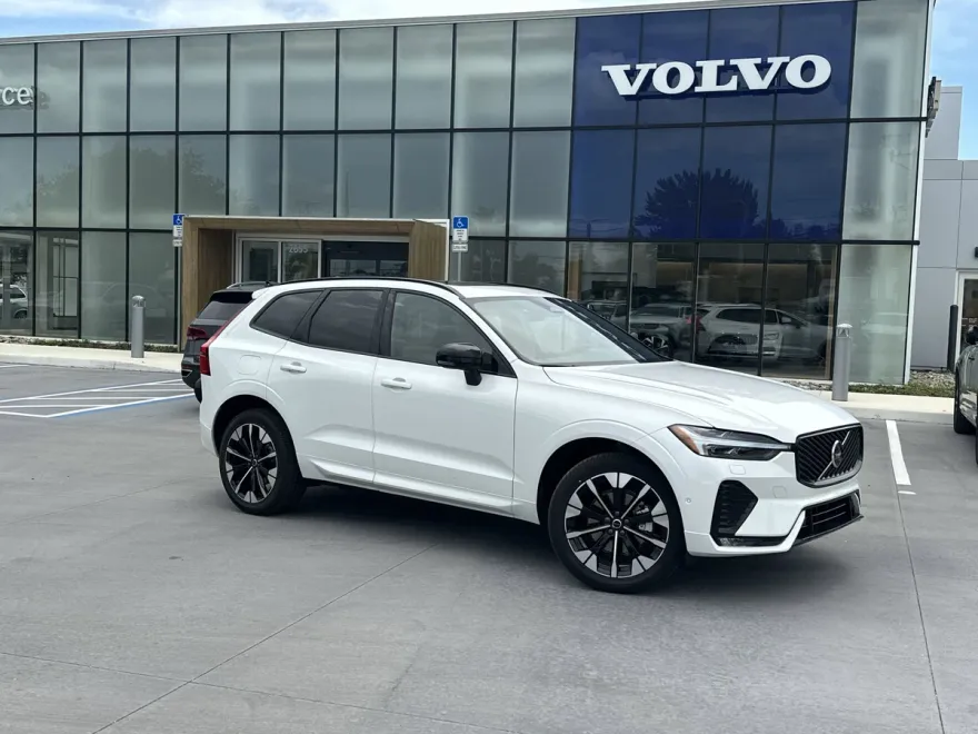 2026 Volvo XC60 Plus photo 1