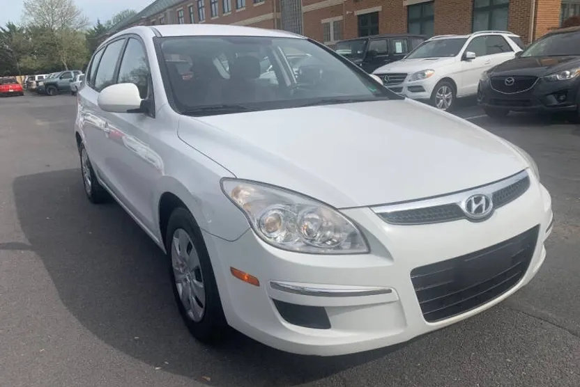 2010 Hyundai Elantra Touring GLS photo 1