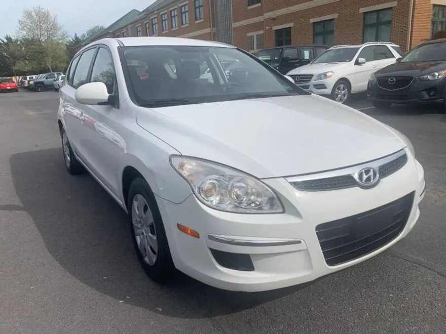 2010 Hyundai Elantra Touring GLS photo 1