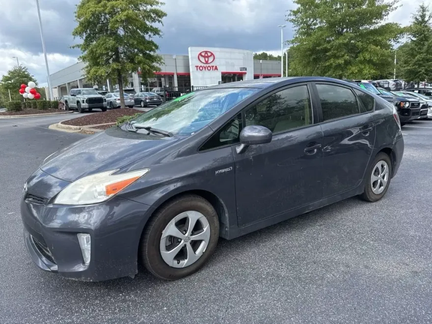 2013 Toyota Prius Four photo 1