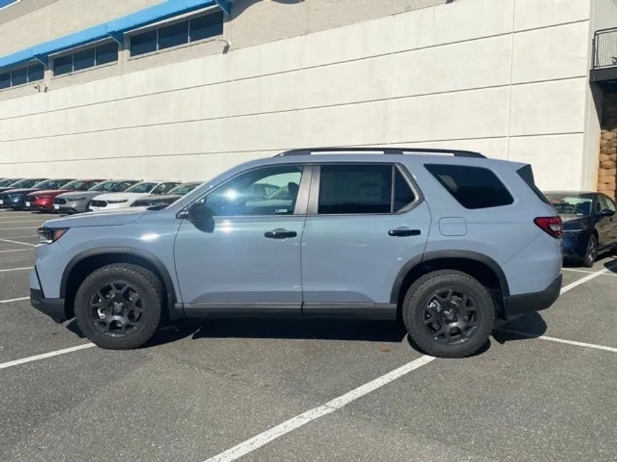 2025 Honda Pilot TrailSport photo 1