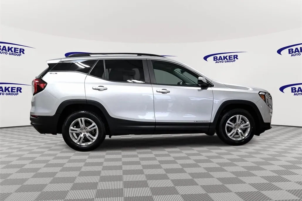 2022 Gmc Terrain SLE photo 1