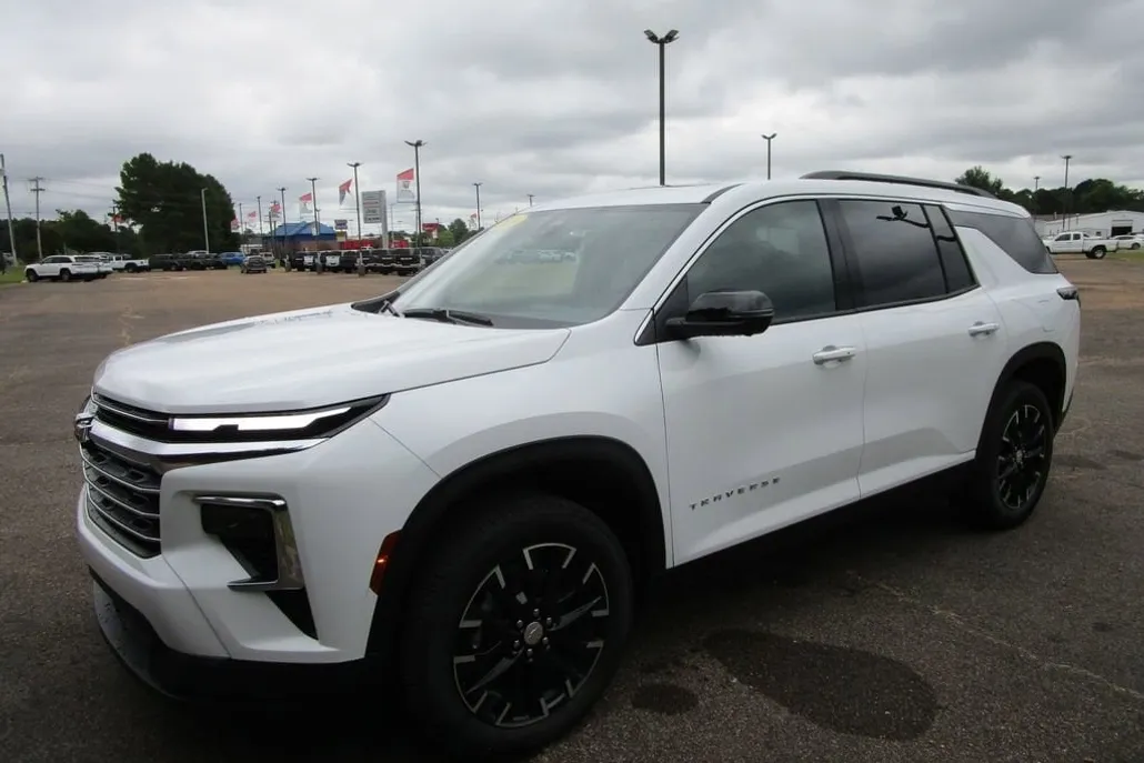 2026 Chevrolet Traverse photo 1