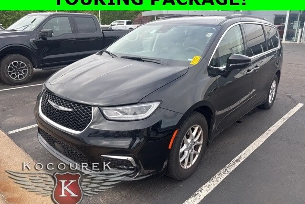 2022 Chrysler Pacifica Touring L photo 1