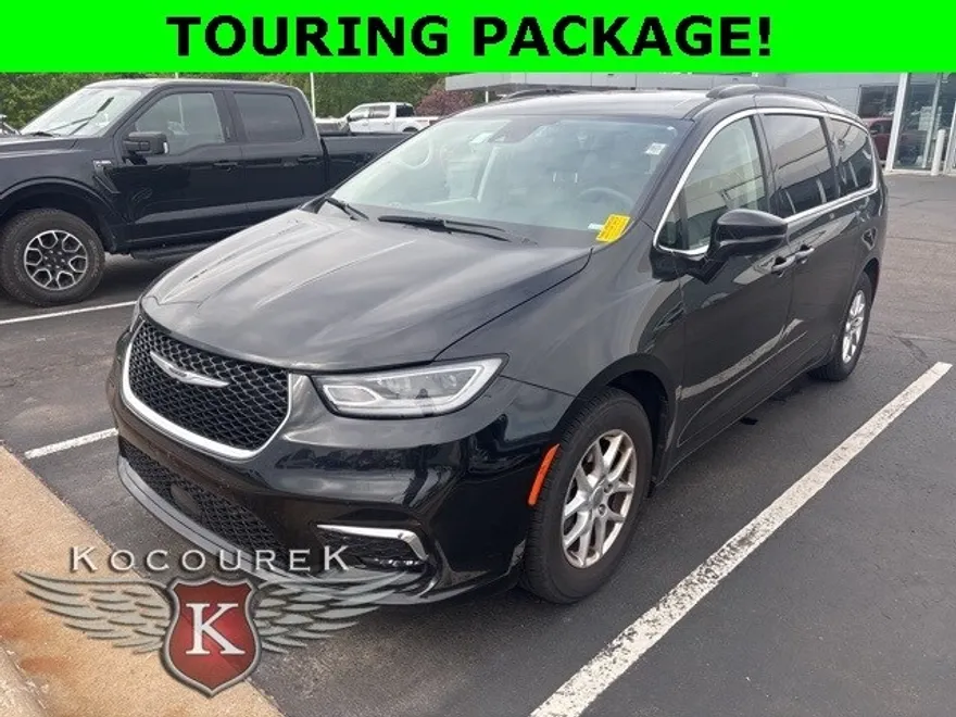 2022 Chrysler Pacifica Touring L photo 1