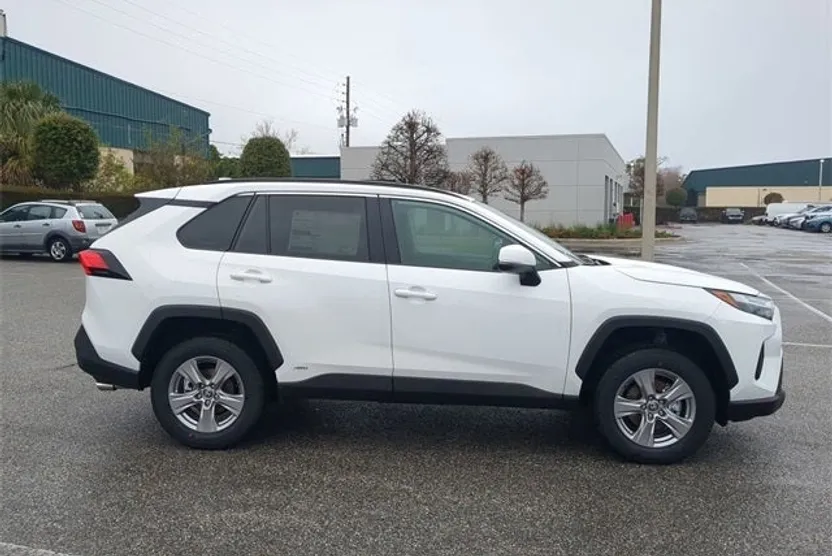 2025 Toyota RAV4 Hybrid LE photo 1
