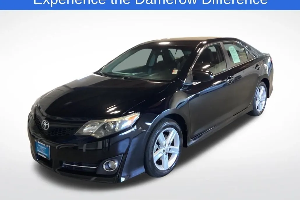 2012 Toyota Camry SE photo 1