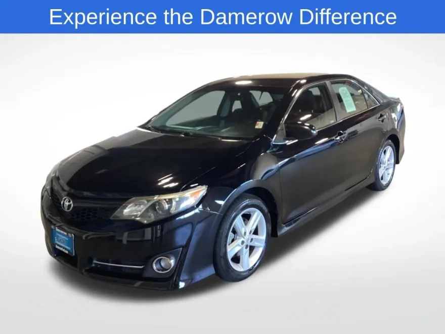 2012 Toyota Camry SE photo 1